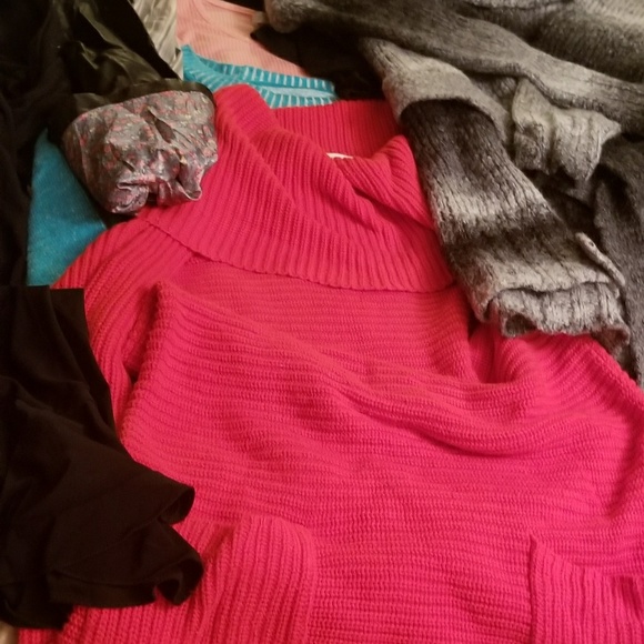 HUGE Ladies Size Small Fall/Winter Clothes Bundle - Picture 5 of 6